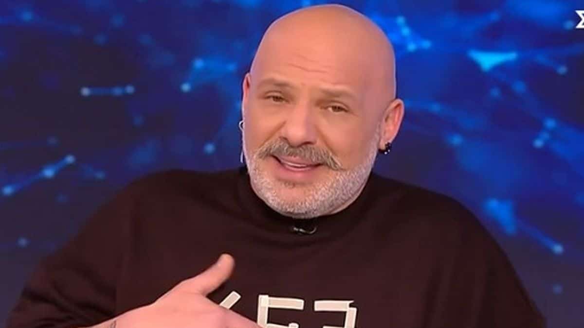 «Κεραυνός εν αιθρία» από τον Νίκο Μουτσινά – «Αυτή δεν είναι ωραία συμπεριφορά…»