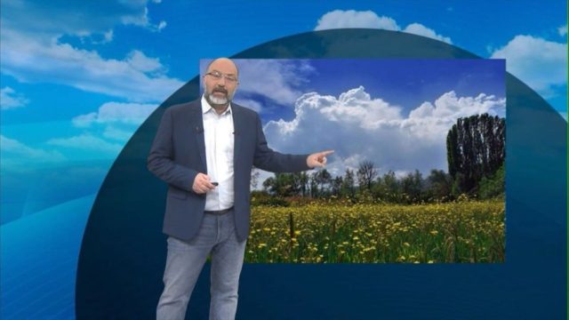 Καλοκαιρινό «χασομέρι» από τον Σάκη Αρναούτογλου: «Αυτό που επιμένει παρότι ο υδράργυρος ανεβαίνει…»