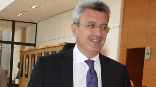 Καμία σχέση με τον Νίκο Χατζηνικολάου: Αυτός ο πασίγνωστος Έλληνας είναι πρώτος του ξάδερφος (photo)