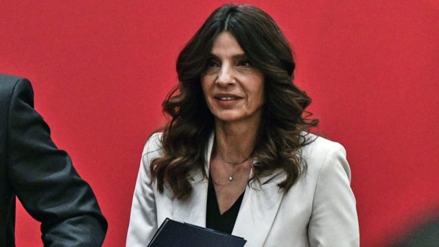 «Πυρά» εναντίον της Πόπης Τσαπανίδου – «Η αλαζονεία είναι δική της…» (video)