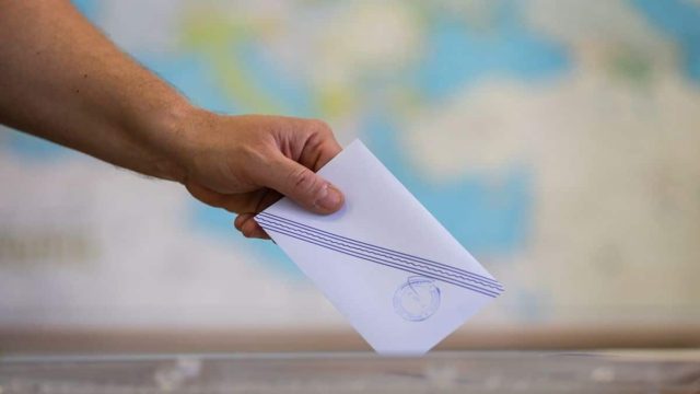 Εκλογές 2023: «Παρατράγουδα» στην Πάτρα – Γυναίκα συνελήφθη επειδή έριξε δύο φακέλους στην κάλπη