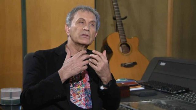 Καμαρώνει σαν «παγώνι»: Αυτοί είναι οι εγγονοί του Γιώργου Νταλάρα (photo)