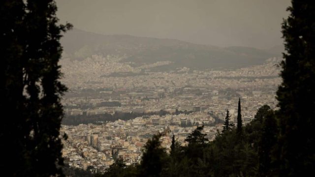Καιρός σήμερα 15/5: Με αφρικανική σκόνη και ζέστη θα κυλήσει η μέρα – «Καμπανάκι» Αρνιακού, Μαρουσάκη, Αρναούτογλου