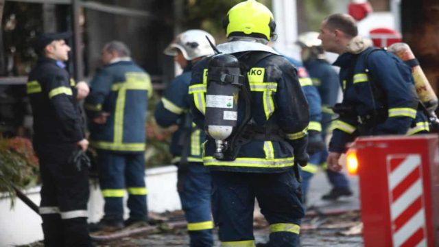 Μεγάλη φωτιά στα Καλύβια Αττικής – Άμεση κινητοποίηση της Πυροσβεστικής