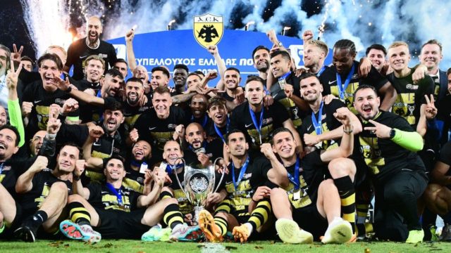 ΑΕΚ: Πάρτι στην απονομή του 16ου κυπέλλου της ιστορίας της (photos – video)