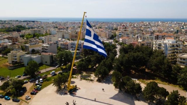 Αλεξανδρούπολη: Υψώθηκε ελληνική σημαία 600 τ.μ. στα σύνορα για την 103η επέτειο απελευθέρωσης της πόλης
