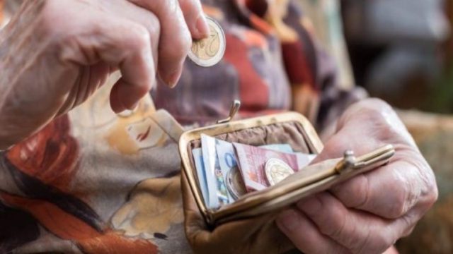 Συντάξεις: Απόφαση «σταθμός» από το ΣτΕ – Μισά λεφτά σε συνταξιούχο με χρέη!