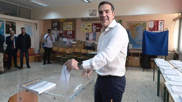 Δηλαδή αν ο ελληνικός λαός «μαύριζε» τη Νέα Δημοκρατία και έβγαζε πρωθυπουργό τον Αλέξη Τσίπρα θα ήξερε να ψηφίζει;