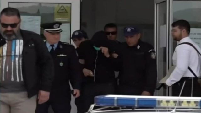 Θάνατος βρέφους στην Άρτα: «Αισθάνομαι ένας άχρηστος! Θα ήθελα να μην ζω και να ζει το παιδί» – Η ανατριχιαστική φράση του 37χρονου πατέρα στο άκουσμα της απόφασης (Video)