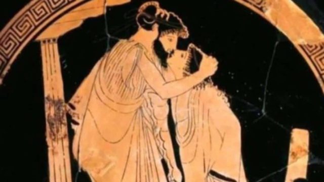 Η σ@ξουαλική συνήθεια των Αρχαίων Ελλήνων – Έδιναν «καυτά» φιλιά σε δημόσια θέα!