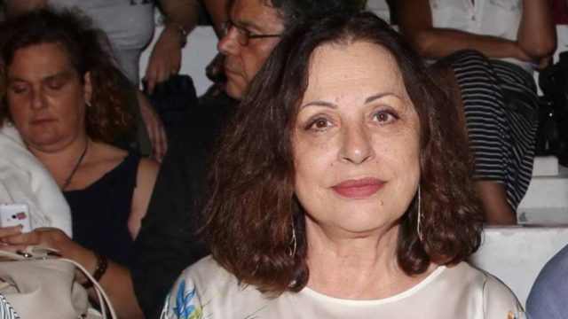 Σάλος με τη Χαρούλα Αλεξίου: «Η μεγαλύτερη τραγουδίστρια της Ελλάδας κάνει την ταβερνιάρισσα στο Εθνικό»