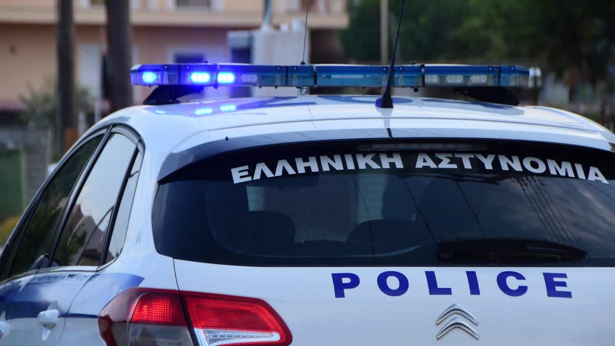 Τρόμος στο Μενίδι: Σφαίρα έσπασε τζάμι τάξης σε δημοτικό σχολείο