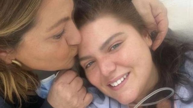 «Ραγίζει» καρδιές η Δανάη Μπάρκα: «Σε ευχαριστώ» – Η ανάρτηση μέσα από το νοσοκομείο για τη Γιορτή της Μητέρας