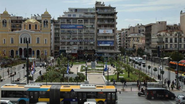 Η φωτογραφία της ημέρας: Η πλατεία Δημοτικού Θεάτρου στον Πειραιά