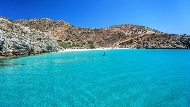 Ανεξερεύνητος «θησαυρός»: Το μικρό ελληνικό νησί των Κυκλάδων με την μοναδική ομορφιά που θα βρεις την ησυχία που αποζητάς
