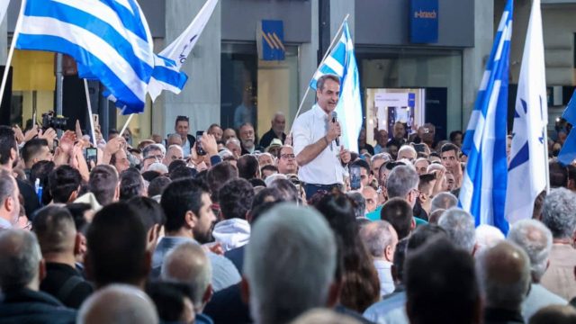 Εκλογές 2023: Η ΝΔ προσπαθεί να ρίξει το ΠΑΣΟΚ – Οι κεντρώοι ψηφοφόροι και τα σενάρια της κάλπης