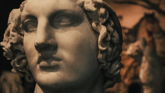 «Ξεσκέπασμα» για τον Μέγα Αλέξανδρο: «Ο κύριος τάφος με τον μαρμάρινο βασιλικό λέοντα στην κορυφή βρίσκεται…»
