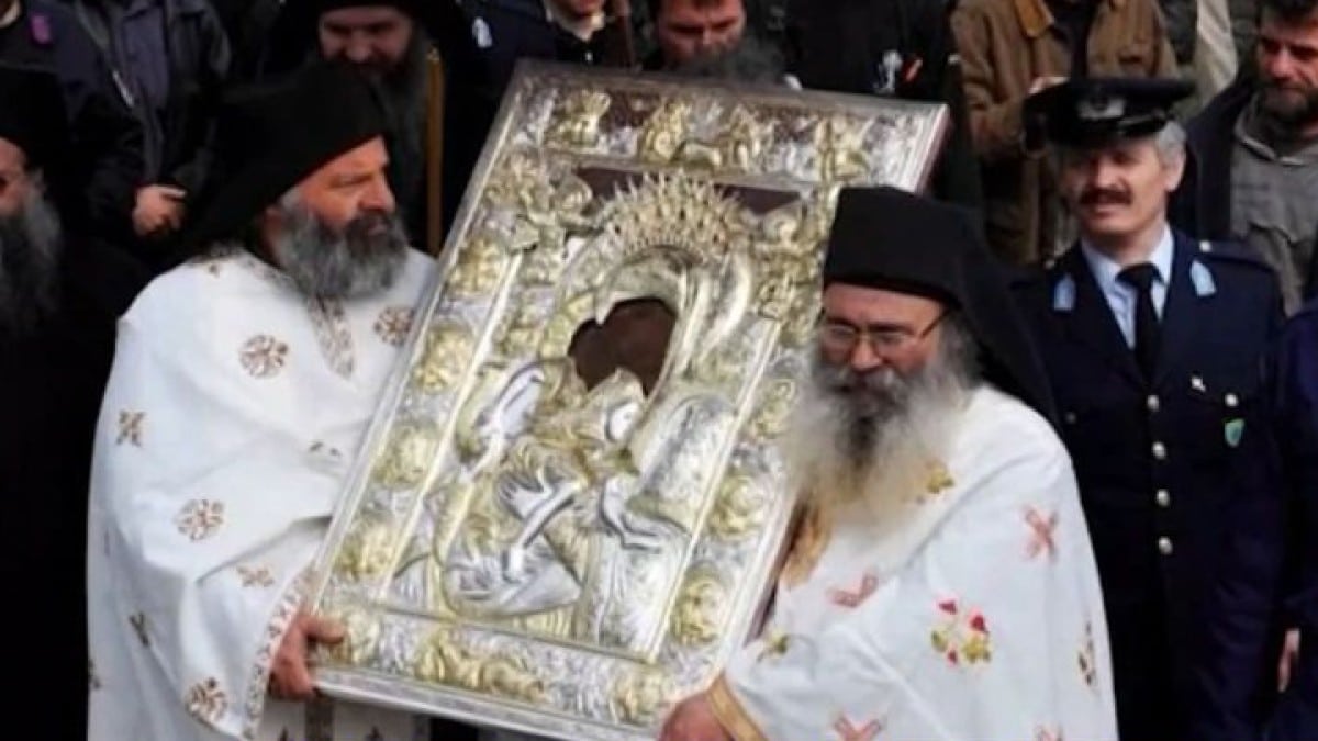 «Άξιον Εστί»: Στην Αθήνα η θαυματουργή εικόνα από το Άγιον Όρος – Ουρές πιστών για προσκύνημα (video)