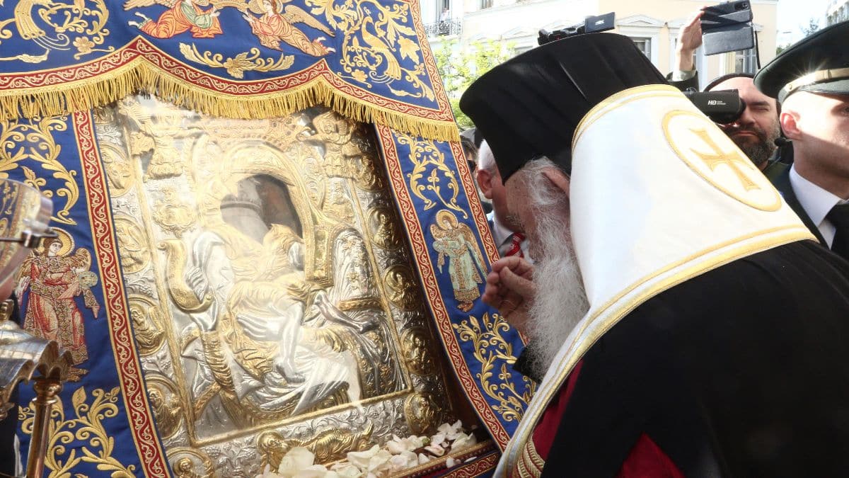 Εικόνα Παναγιάς «Άξιον Εστί»: Η ιστορία της και οι 7 μόλις φορές που βγήκε από το Άγιο Όρος (Video)