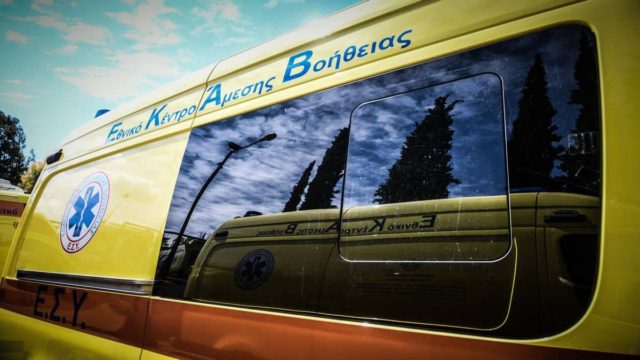 Παρ’ολίγον τραγωδία στην Αίγινα: Τροχαίο σε σχολική εκδρομή – Τρεις μαθήτριες τραυματισμένες