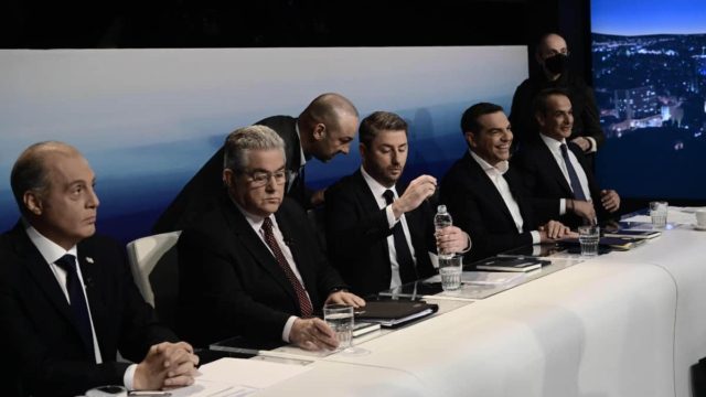 Εκλογές 2023-Debate: Οι πρώτες τοποθετήσεις των πολιτικών αρχηγών με παροχολογία και… υπαναχωρήσεις – Οι υποσχέσεις σε οικονομία-Άμυνα και το «καρφί» του Ανδρουλάκη σε Μητσοτάκη-Σρόιτερ