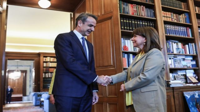 Εκλογές 2023: Στο Προεδρικό Μέγαρο ο Κυριάκος Μητσοτάκης – «Επιστρέφω τη διερευνητική το απόγευμα. Δεν υπάρχουν προϋποθέσεις για κυβέρνηση» – “Κλείδώνει” την 25η Ιουνίου η 2η κάλπη