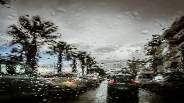 ΕΜΥ: Έκτακτο δελτίο επιδείνωσης του καιρού – Οι πέντε περιοχές που βρίσκονται στο “μάτι του κυκλώνα” (Video)