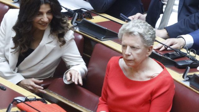 Ξέσπασε η Έλενα Ακρίτα: «Γι’ αυτό ήμουν βλοσυρή όταν κάθισα στα έδρανα της Βουλής»