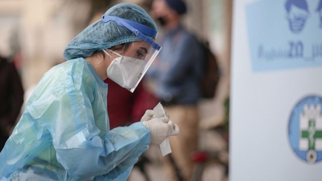 ΕΟΔΥ: 52 θάνατοι και 53 διασωληνωμένοι από κορωνοϊό – Τα στοιχεία για την γρίπη