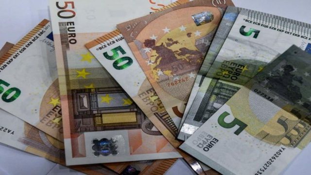 Χαρμόσυνα νέα για τους καταναλωτές στα ΑΤΜ –  Έσκασε η είδηση για το επίδομα που περιμένουν όλοι