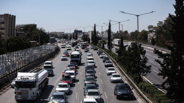 Κυκλοφοριακό κομφούζιο στην Εθνική Οδό – Καραμπόλα έξι αυτοκινήτων στο ρεύμα προς Κηφισιά