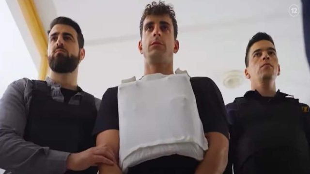 Η Γη της Ελιάς: Ο Αλέξης οδηγείται στον ανακριτή – Η σκηνή που όλοι περίμεναν πριν παιχτεί στην τηλεόραση