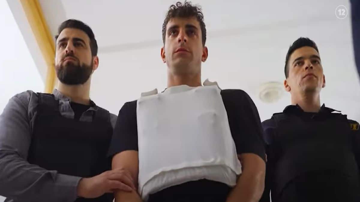 Η Γη της Ελιάς: Ο Αλέξης οδηγείται στον ανακριτή – Η σκηνή που όλοι περίμεναν πριν παιχτεί στην τηλεόραση