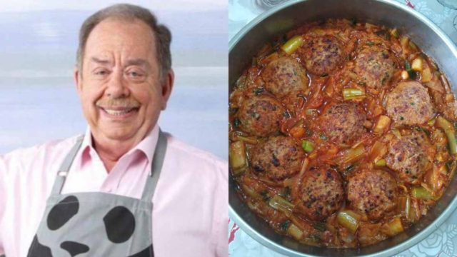 Σκέτη νοστιμιά από Ηλία Μαμαλάκη: Αφράτα μπιφτέκια σερβιρισμένα με ένα μυστικό λαχανικό που τα «απογειώνει»