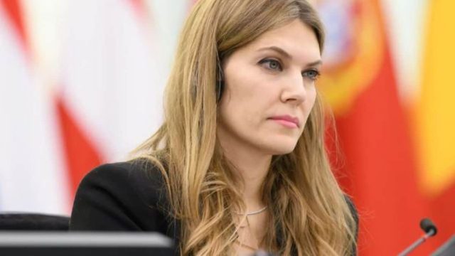 Επιστρέφει στην Ελλάδα η Εύα Καϊλή και κατεβαίνει ξανά στις εκλογές