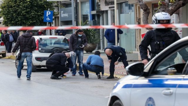 Χαλάνδρι: Κινηματογραφική καταδίωξη δύο αυτοκινήτων από τη Μεσογείων μέχρι το Μενίδι – 3 προσαγωγές και ζημιές σε παρκαρισμένα ΙΧ (video)
