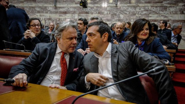 ΣΥΡΙΖΑ: Όλο το παρασκήνιο της παραίτησης Κατρούγκαλου – Τι του είπε ο Τσίπρας στο τηλέφωνο
