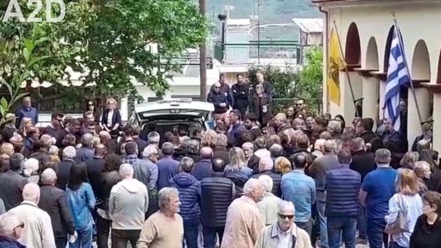 Άρτα: Σε κλίμα ανείπωτου θρήνου η κηδεία του βρέφους – Κατέρρευσε ο πατέρας (Video)