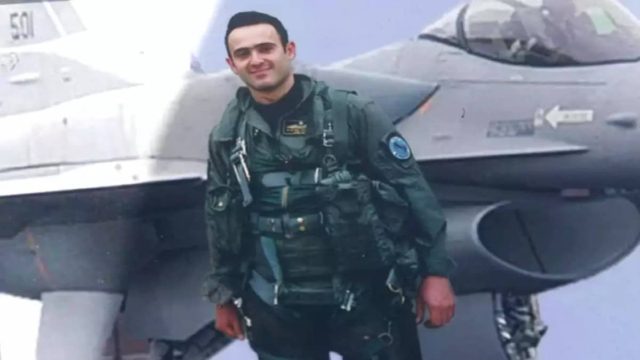 Κώστας Ηλιάκης:  17 χρόνια από τον θάνατο του σμηναγού! Πώς έπεσε το τουρκικό F-16 πάνω στο μαχητικό του – Βίντεο ντοκουμέντο