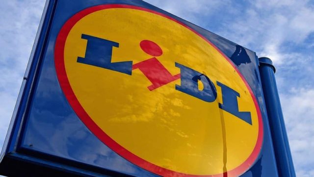 Ουρές στα Lidl από νωρίς το πρωί – «Ανάσα» στην τσέπη από την αλυσίδα!