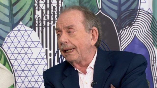 Συγκινεί ο Ηλίας Μαμαλάκης: «Κάθε λίγο κοιτούσα τον διάδρομο μήπως περάσει η σκιά της» (Vid)