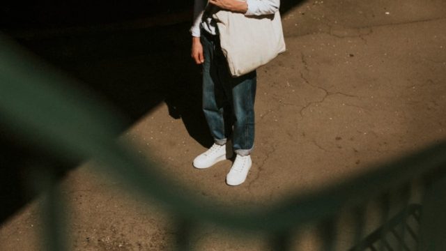 Με τι να συνδυάσετε τα ανδρικά αθλητικά παπούτσια σας για να δείχνετε μοδάτοι;