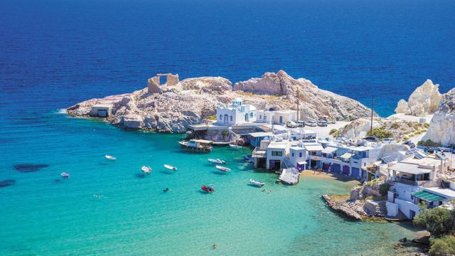 Το ελληνικό νησί με τα εξωπραγματικά νερά που έχει γνωρίσει διεθνή αποθέωση