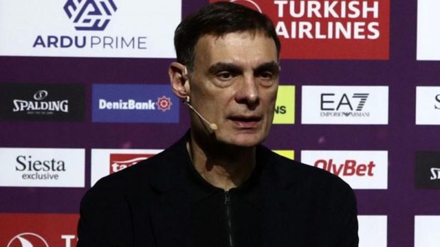 Συγκλονίζει ο Γιώργος Μπαρτζώκας: Τα δύσκολα παιδικά χρόνια με τον κουμουνιστή πατέρα του