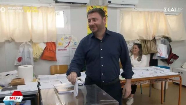 Εκλογές 2023: Στο Αρκαλοχώρι Κρήτης ψήφισε ο Νίκος Ανδρουλάκης – «Ελληνικέ λαέ είμαστε εδώ για να σου προσφέρουμε…» (video)