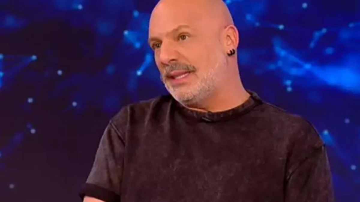 Έξαλλος ο Νίκος Μουτσινάς με τη συνεργάτιδά του: «Τι πας και λες;»