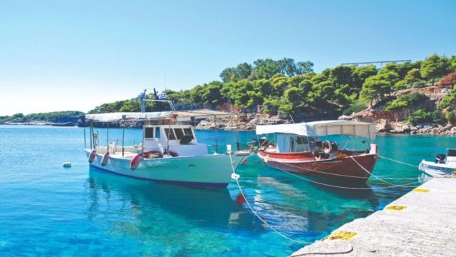 Παράδεισος: 2 ελληνικά νησιά που δεν σου έρχονται πρώτα στο μυαλό αλλά προσφέρουν αξέχαστες καλοκαιρινές εμπειρίες