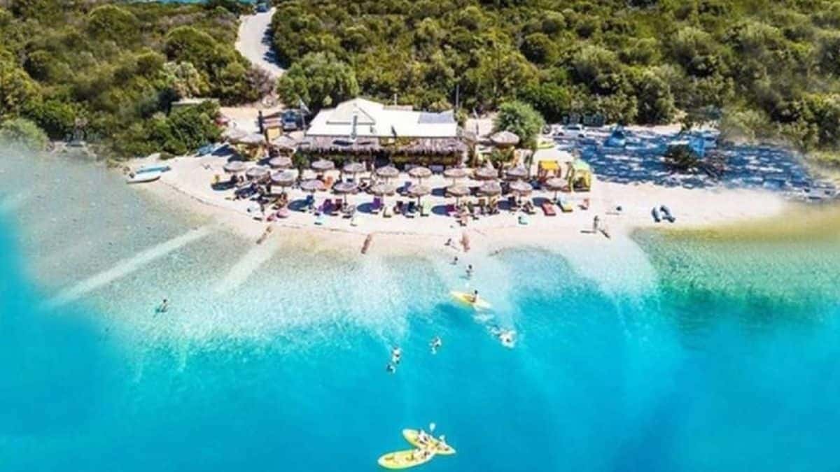 Το μυστικό διέρρευσε: Το μικρό ελληνικό νησί με τις 30 top -class παραλίες!