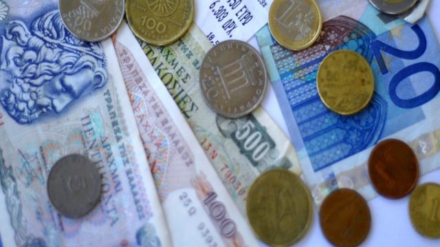 Φρενίτιδα: Νόμισμα 50 δραχμών πουλήθηκε για 162.000 ευρώ!