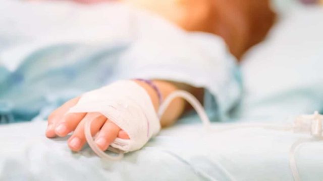 Κόρινθος: Ώρες αγωνίας για το αγοράκι 1,5 έτους που έπεσε από μπαλκόνι -Σε κρίσιμη κατάσταση στη ΜΕΘ (Video)